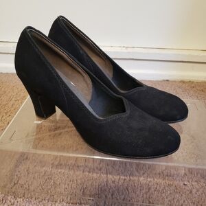 Vintage 1940s-1950s Black Suede Heels 5